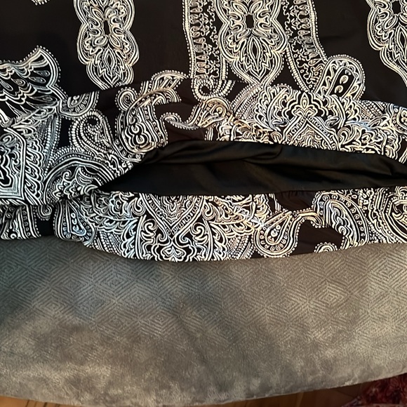 Alfani Women's Blouse medium Black Paisley Balloon Bottom Fringe Cut Sleeves EUC - Picture 11 of 12